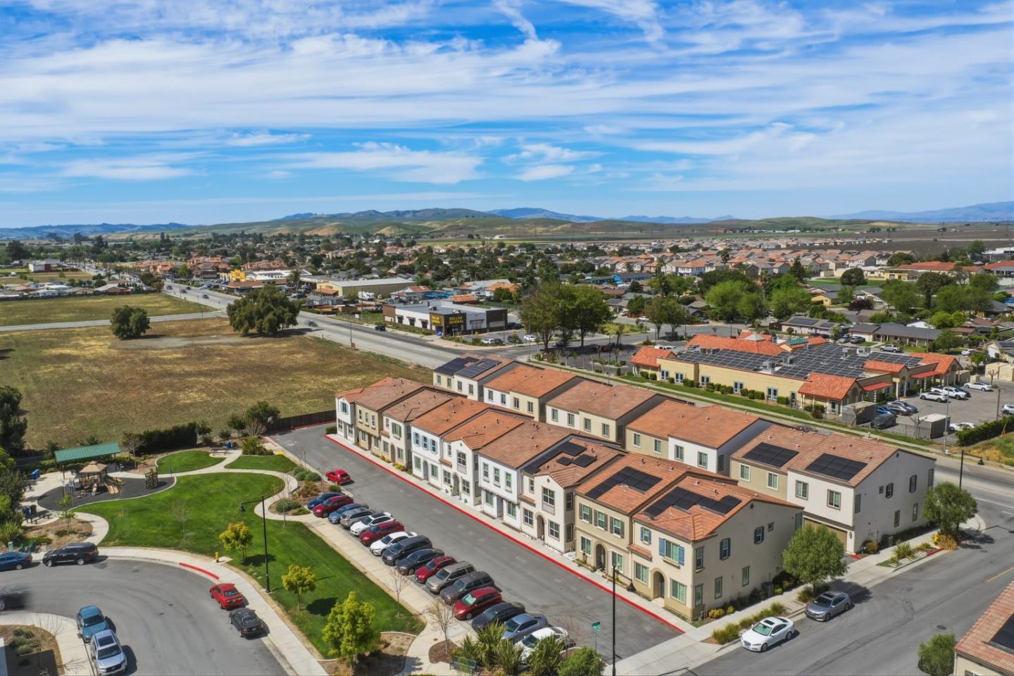 Detail Gallery Image 43 of 48 For 1180 Julia Cir, Hollister,  CA 95023 - 3 Beds | 2/1 Baths