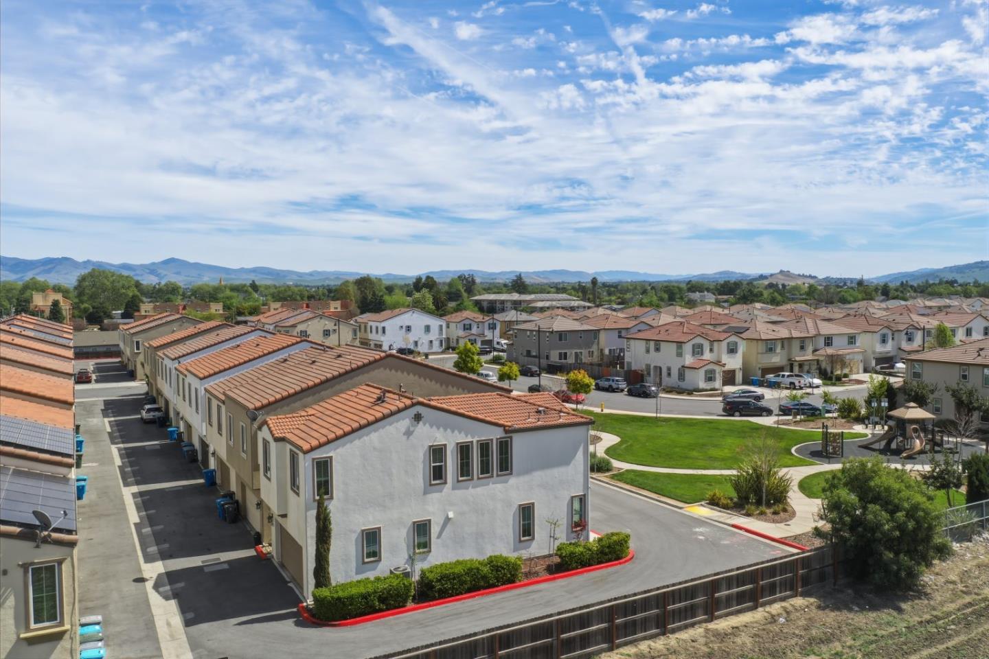 Detail Gallery Image 44 of 48 For 1180 Julia Cir, Hollister,  CA 95023 - 3 Beds | 2/1 Baths