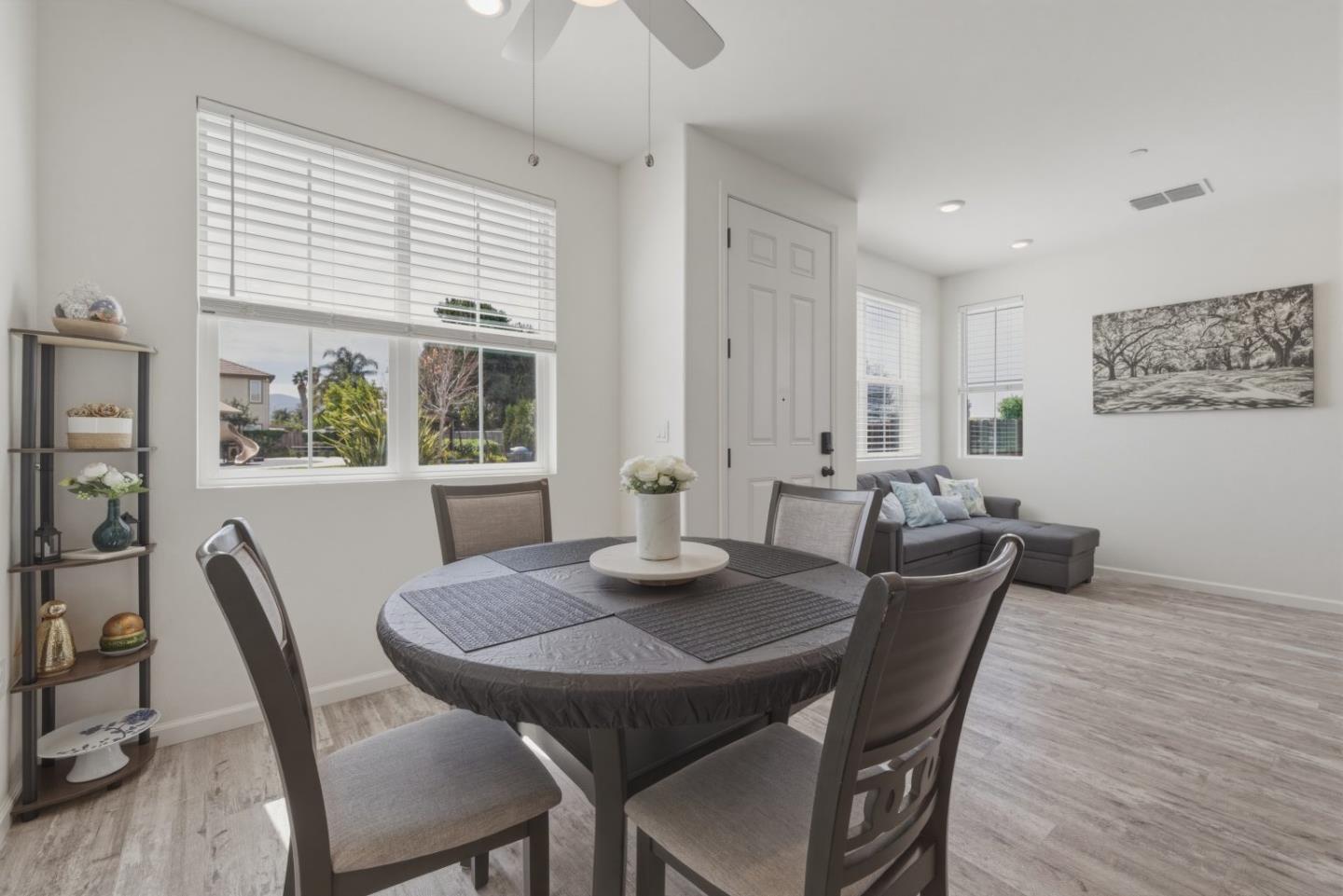 Detail Gallery Image 9 of 48 For 1180 Julia Cir, Hollister,  CA 95023 - 3 Beds | 2/1 Baths