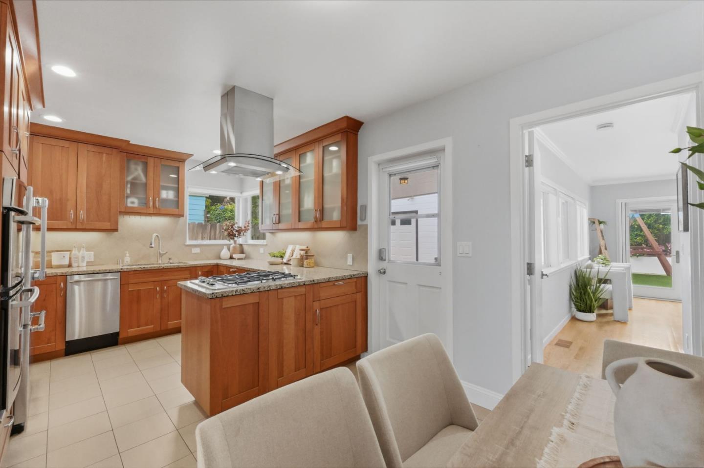 Detail Gallery Image 11 of 47 For 1432 Fifth Ave, Belmont,  CA 94002 - 3 Beds | 2 Baths