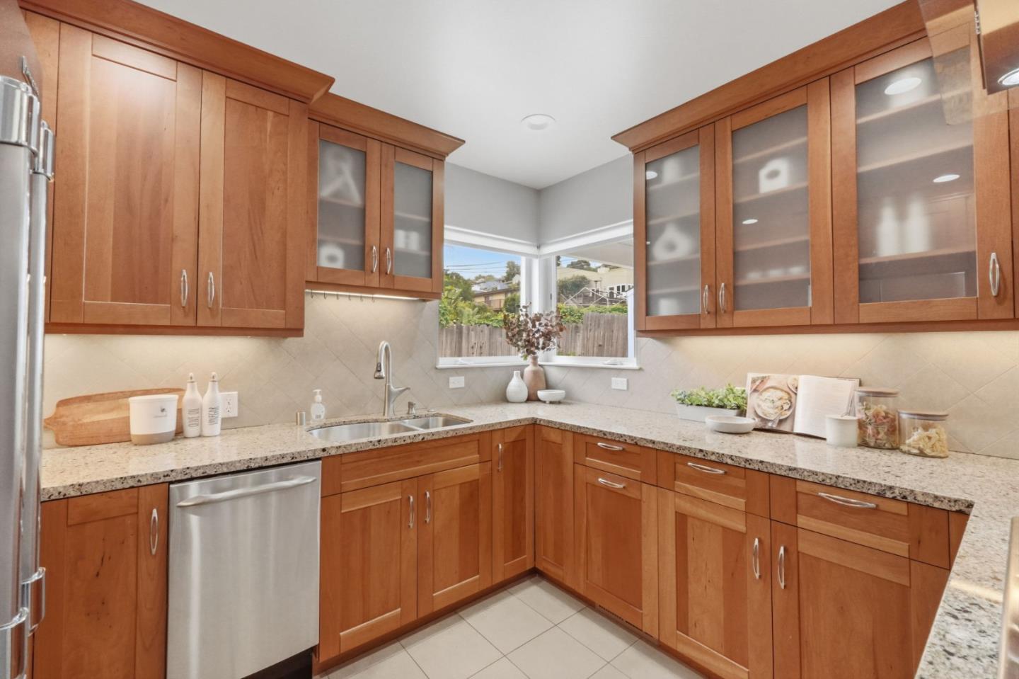 Detail Gallery Image 14 of 47 For 1432 Fifth Ave, Belmont,  CA 94002 - 3 Beds | 2 Baths