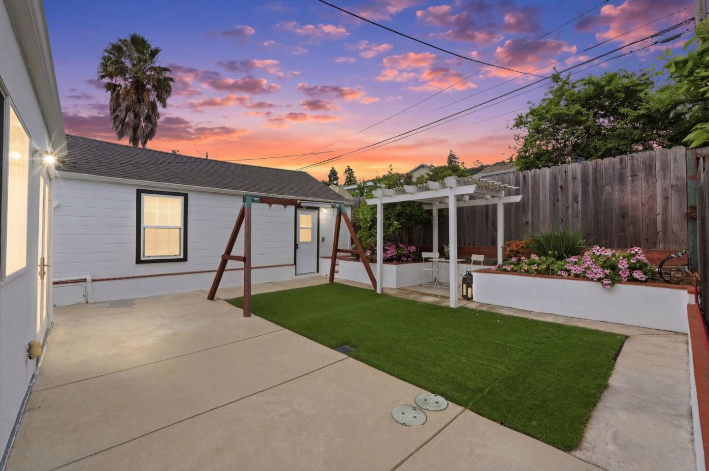 Detail Gallery Image 32 of 47 For 1432 Fifth Ave, Belmont,  CA 94002 - 3 Beds | 2 Baths