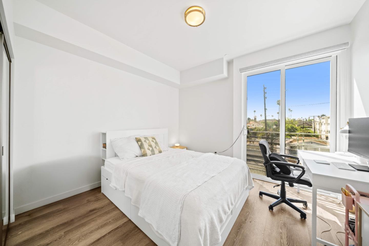 Detail Gallery Image 17 of 43 For 1055 S Serrano Ave #305,  Los Angeles,  CA 90006 - 2 Beds | 2 Baths
