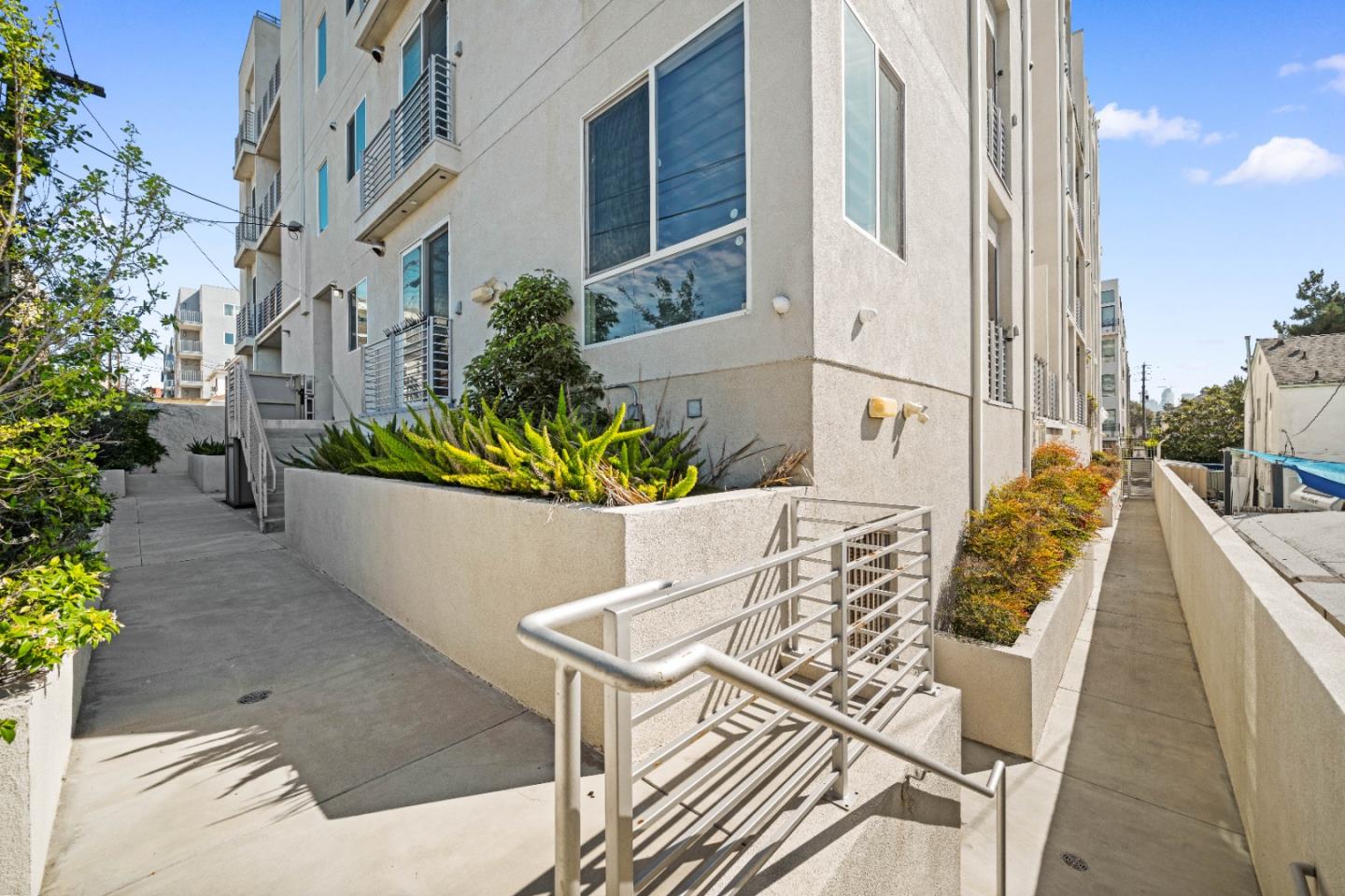 Detail Gallery Image 36 of 43 For 1055 S Serrano Ave #305,  Los Angeles,  CA 90006 - 2 Beds | 2 Baths