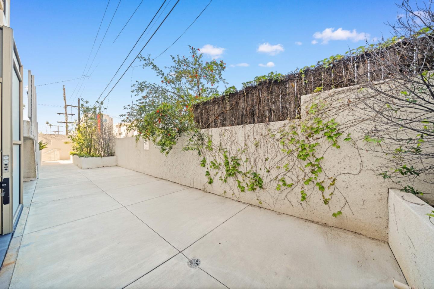 Detail Gallery Image 37 of 43 For 1055 S Serrano Ave #305,  Los Angeles,  CA 90006 - 2 Beds | 2 Baths