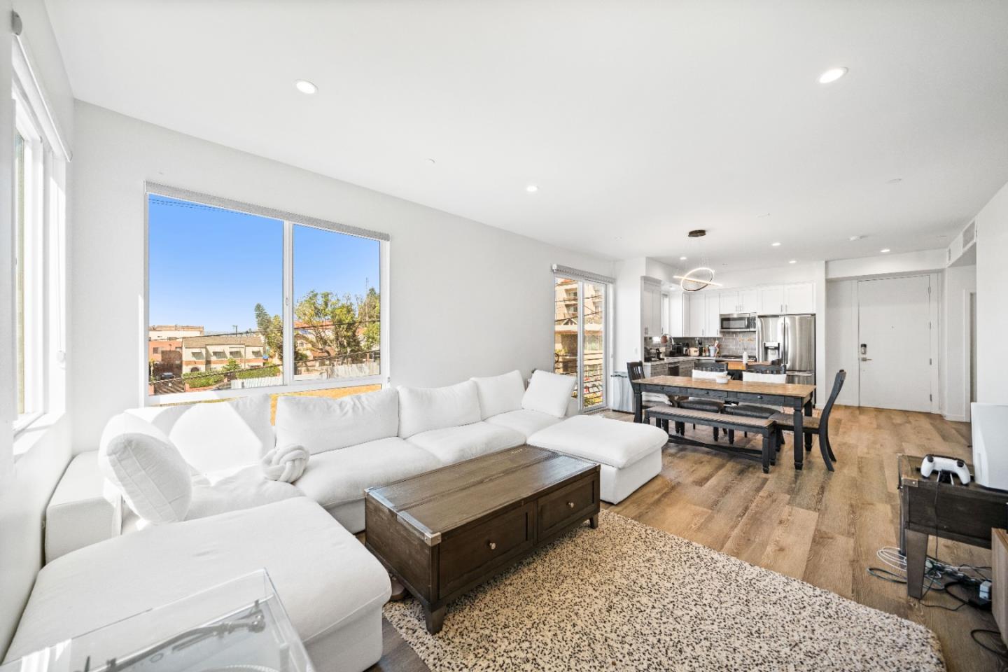 Detail Gallery Image 4 of 43 For 1055 S Serrano Ave #305,  Los Angeles,  CA 90006 - 2 Beds | 2 Baths