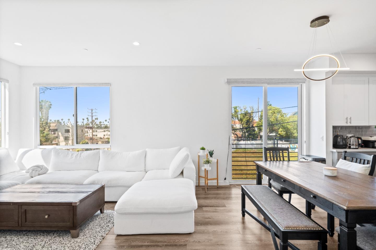 Detail Gallery Image 5 of 43 For 1055 S Serrano Ave #305,  Los Angeles,  CA 90006 - 2 Beds | 2 Baths