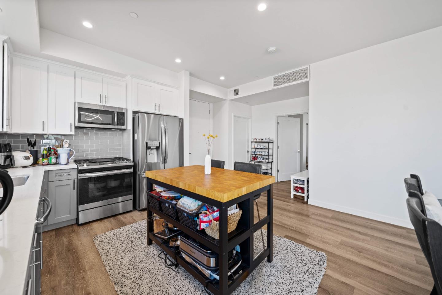 Detail Gallery Image 8 of 43 For 1055 S Serrano Ave #305,  Los Angeles,  CA 90006 - 2 Beds | 2 Baths
