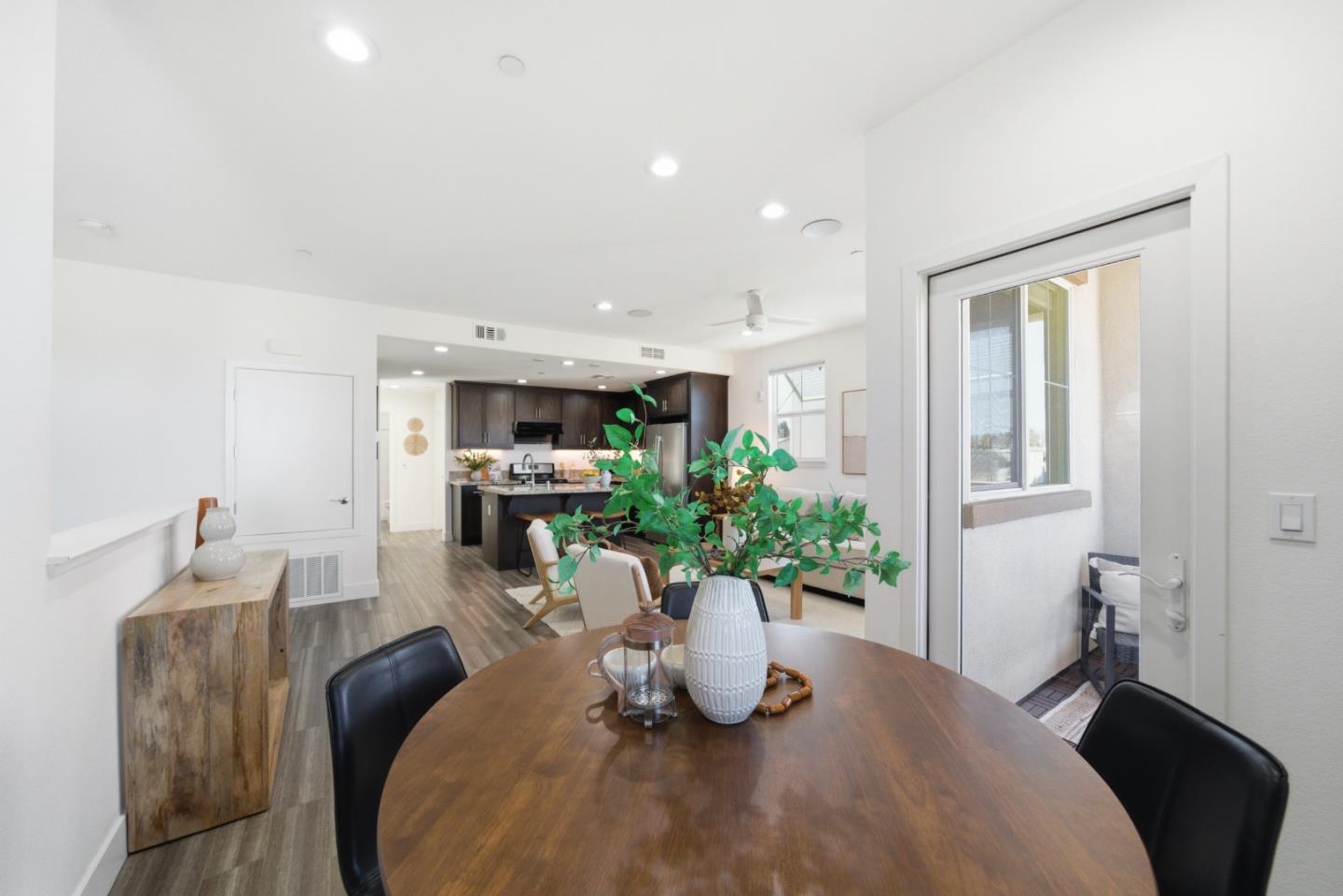 Detail Gallery Image 13 of 33 For 4023 Clydesdale Cmn, Fremont,  CA 94555 - 2 Beds | 2 Baths