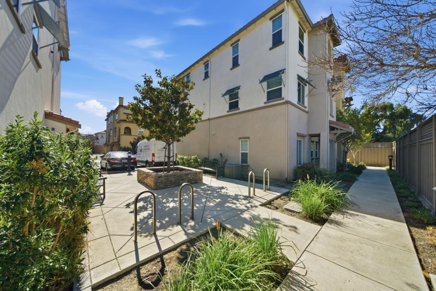 Detail Gallery Image 4 of 33 For 4023 Clydesdale Cmn, Fremont,  CA 94555 - 2 Beds | 2 Baths