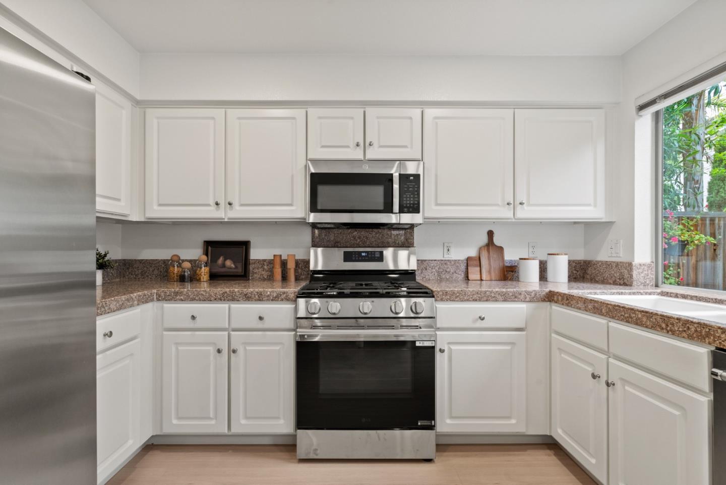 Detail Gallery Image 15 of 44 For 4117 Feafel Dr, San Jose,  CA 95134 - 3 Beds | 2/1 Baths