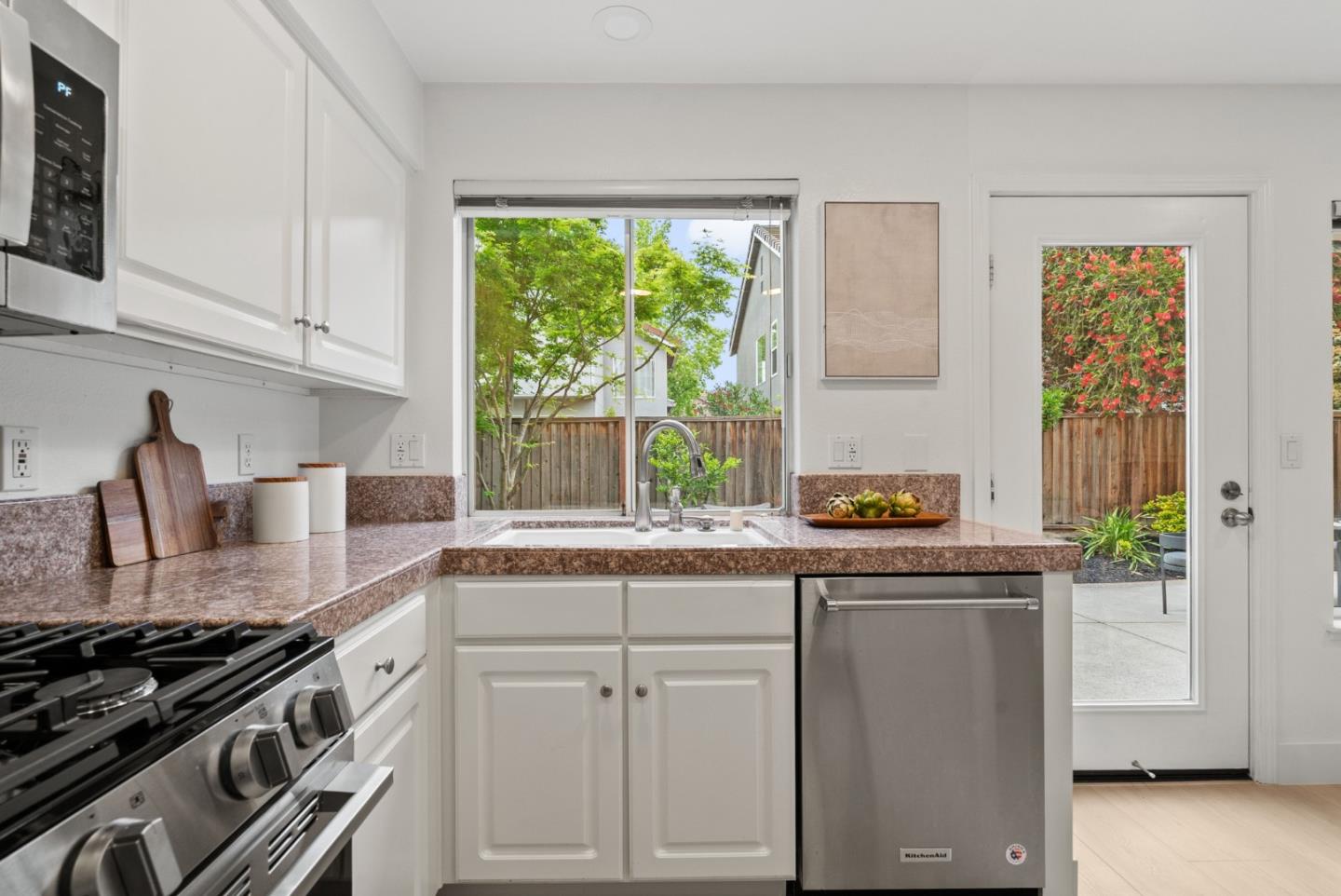 Detail Gallery Image 16 of 44 For 4117 Feafel Dr, San Jose,  CA 95134 - 3 Beds | 2/1 Baths