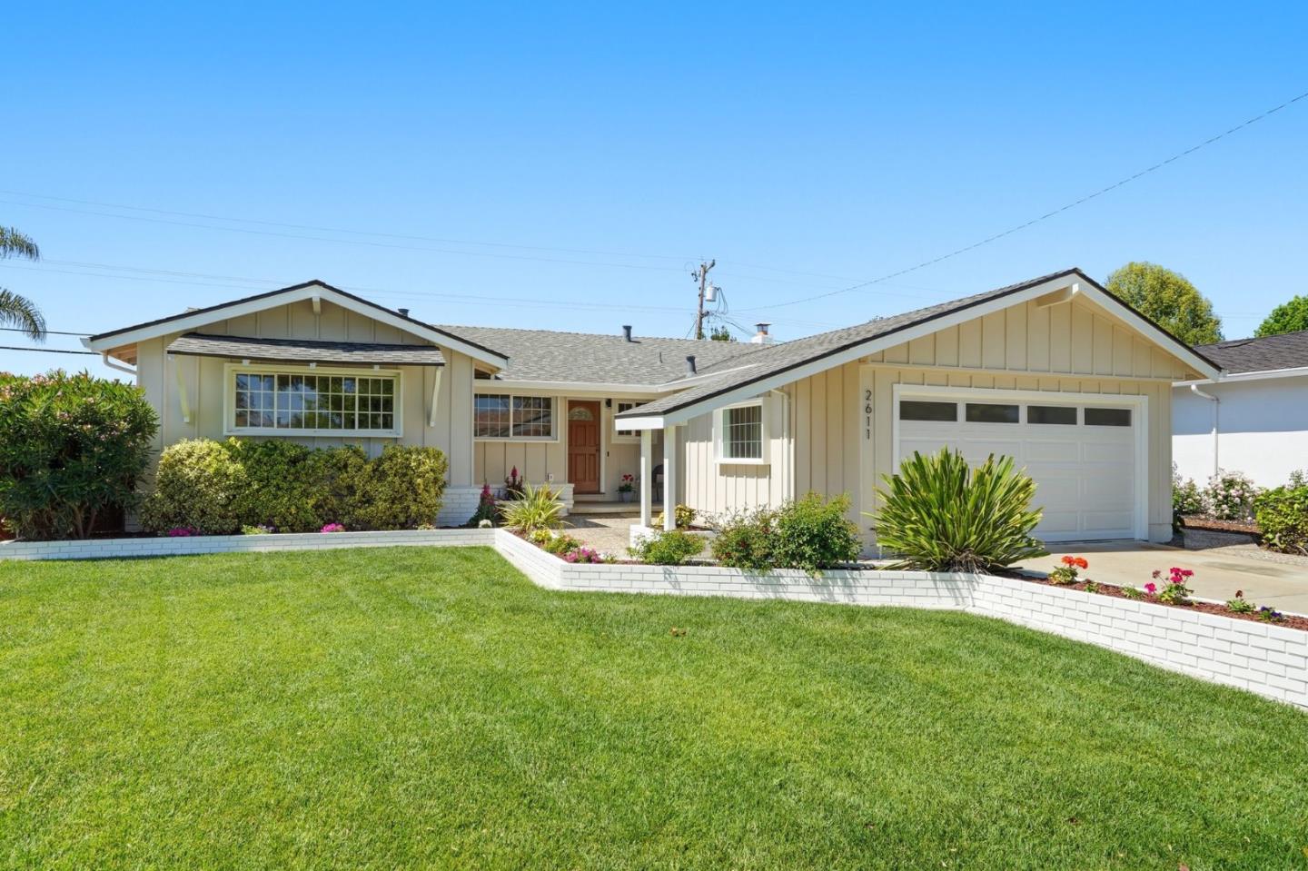 Detail Gallery Image 2 of 47 For 2611 Malaga Dr, San Jose,  CA 95125 - 4 Beds | 2/1 Baths