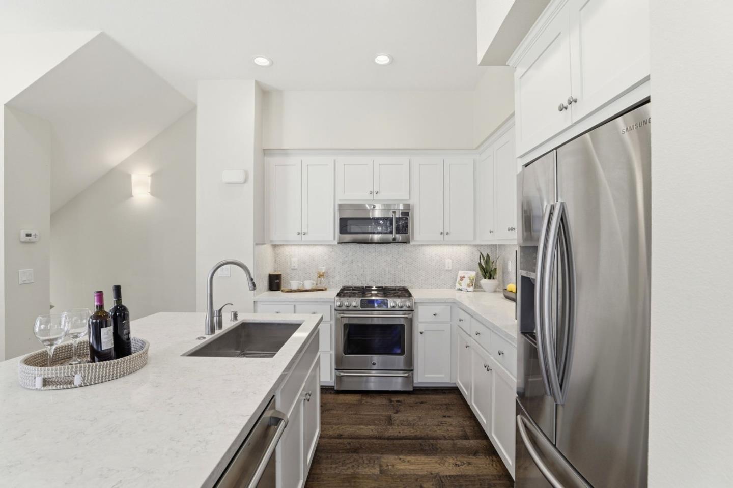 Detail Gallery Image 16 of 46 For 1946 San Luis Ave, Mountain View,  CA 94043 - 3 Beds | 3 Baths