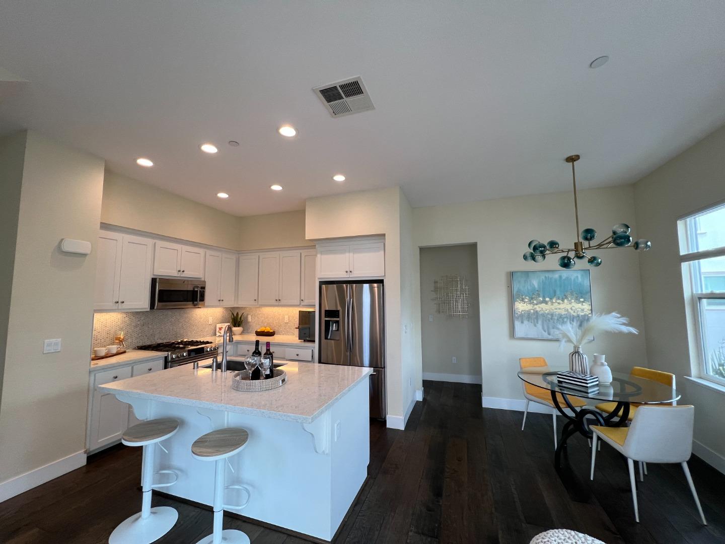 Detail Gallery Image 3 of 3 For 1946 San Luis Ave, Mountain View,  CA 94043 - 3 Beds | 3 Baths