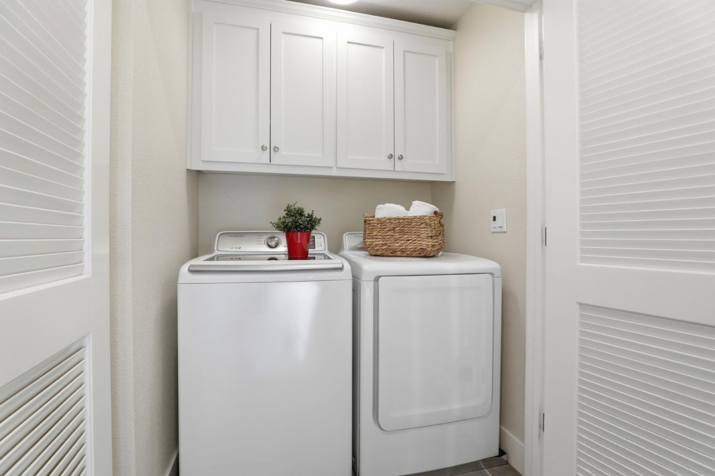 Detail Gallery Image 32 of 46 For 1946 San Luis Ave, Mountain View,  CA 94043 - 3 Beds | 3 Baths