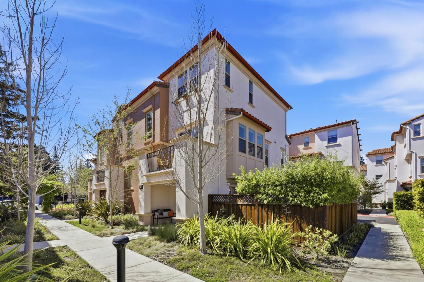 Detail Gallery Image 4 of 46 For 1946 San Luis Ave, Mountain View,  CA 94043 - 3 Beds | 3 Baths