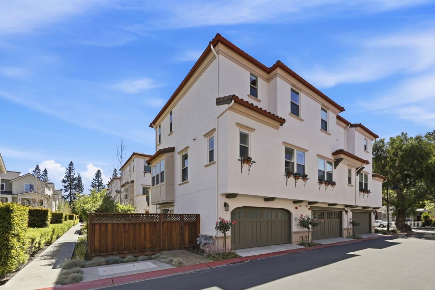 Detail Gallery Image 42 of 46 For 1946 San Luis Ave, Mountain View,  CA 94043 - 3 Beds | 3 Baths