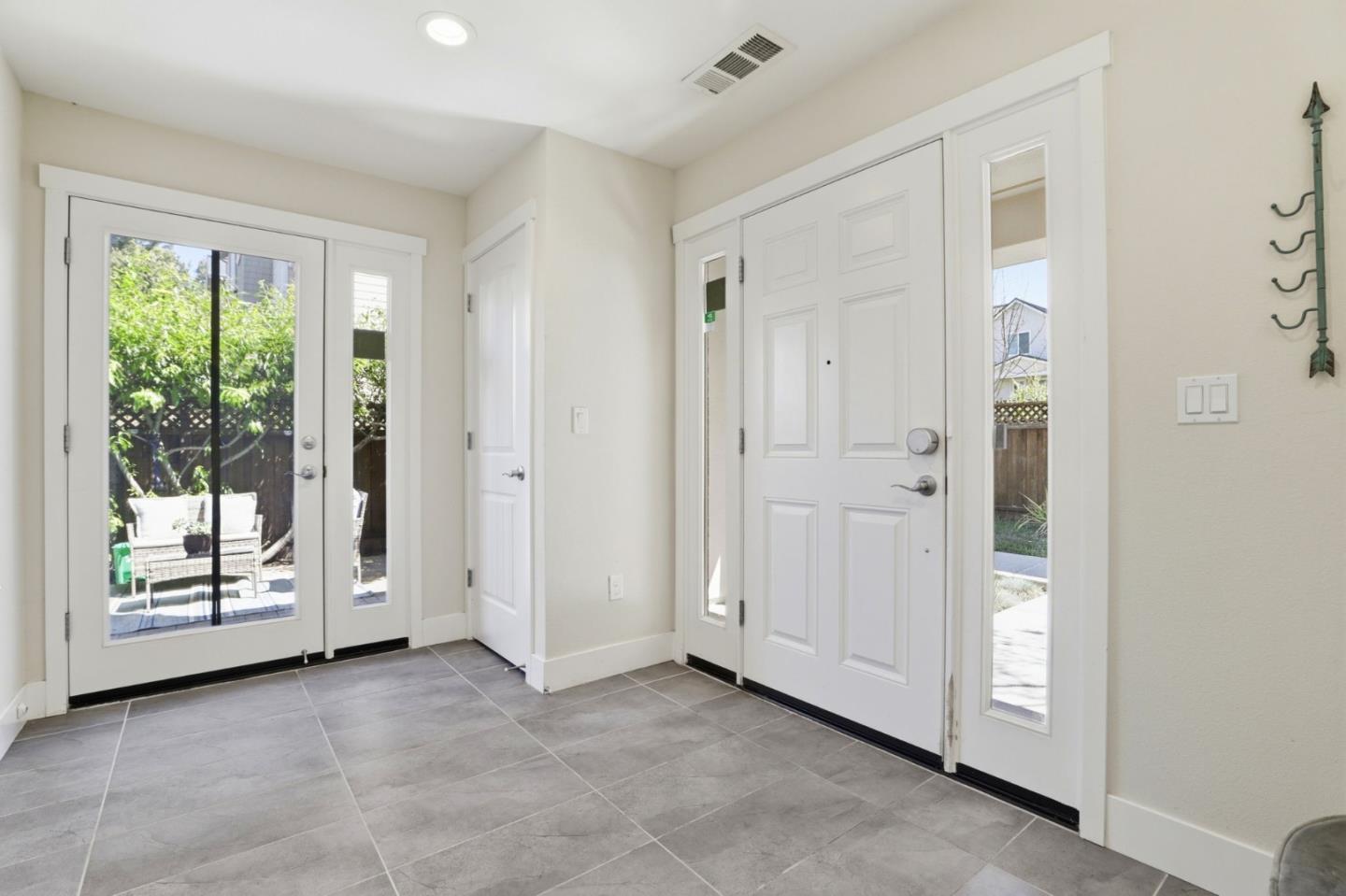 Detail Gallery Image 8 of 46 For 1946 San Luis Ave, Mountain View,  CA 94043 - 3 Beds | 3 Baths