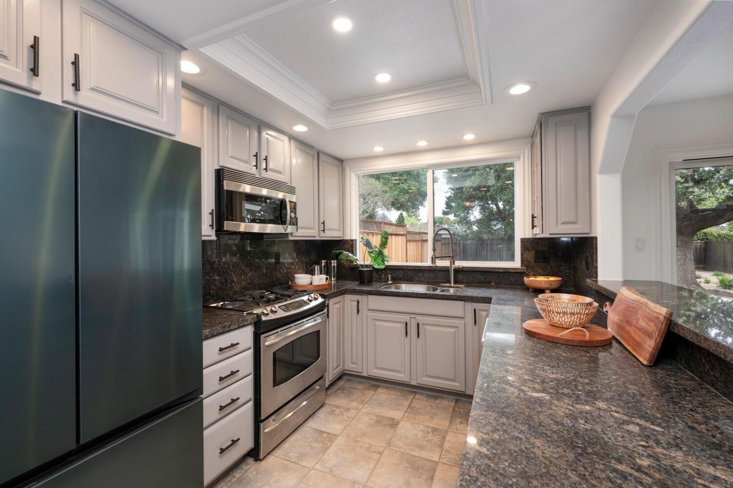 Detail Gallery Image 11 of 27 For 126 Arundel, Burlingame,  CA 94010 - 3 Beds | 2 Baths