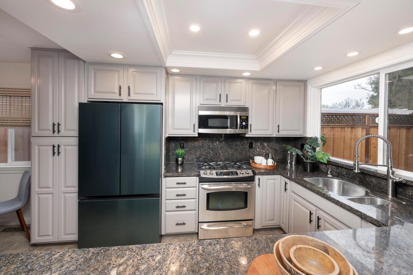 Detail Gallery Image 12 of 27 For 126 Arundel, Burlingame,  CA 94010 - 3 Beds | 2 Baths