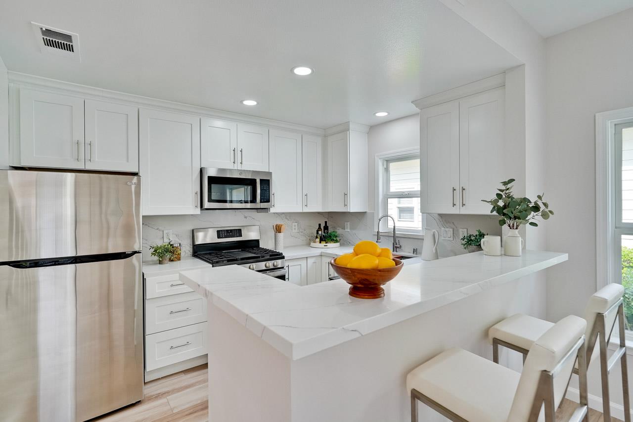 Front Image Thumbnail for ML82041232