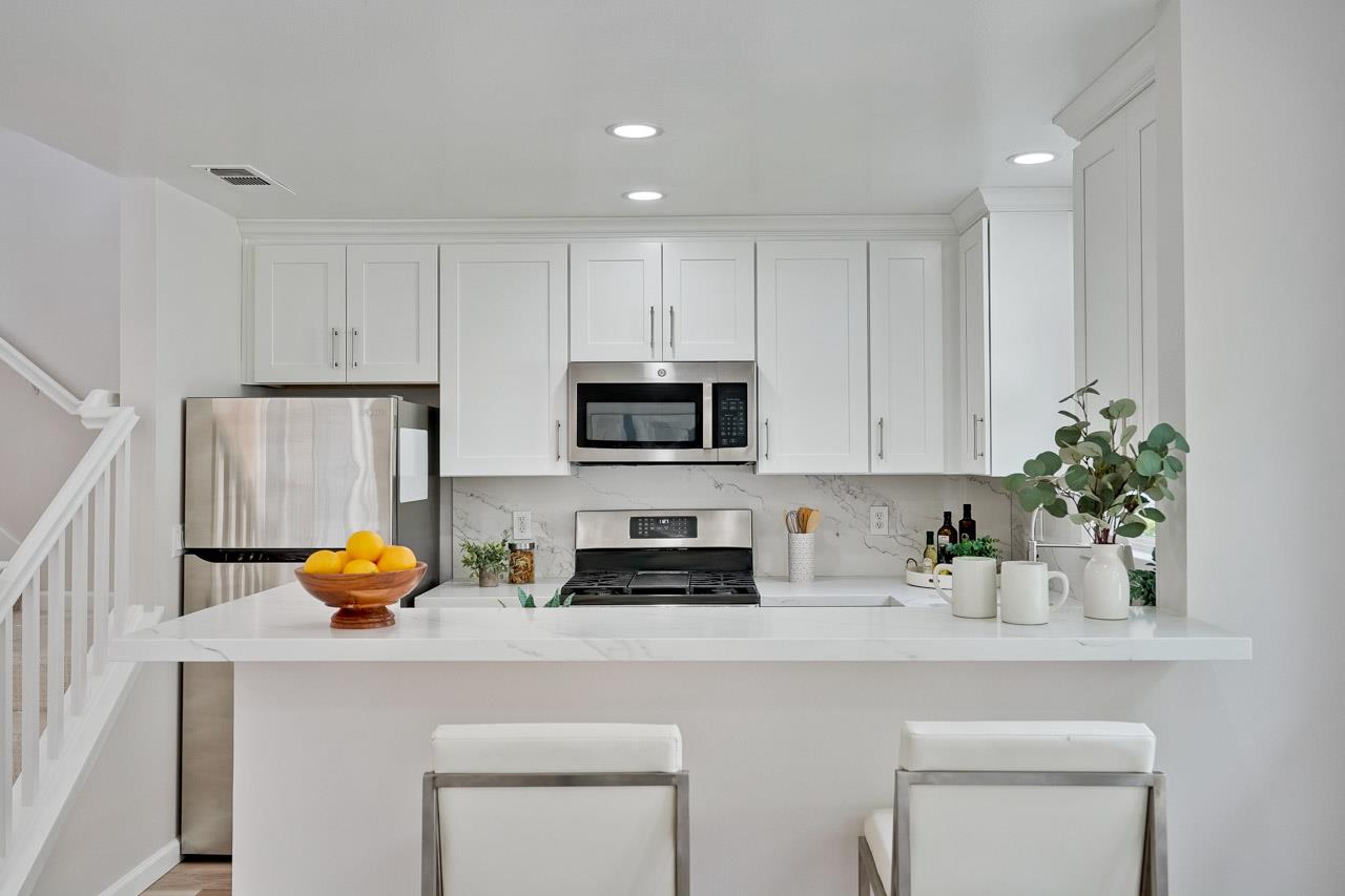 Detail Gallery Image 4 of 48 For 773 Bryn Mawr Ct #51,  Mountain View,  CA 94043 - 2 Beds | 2 Baths