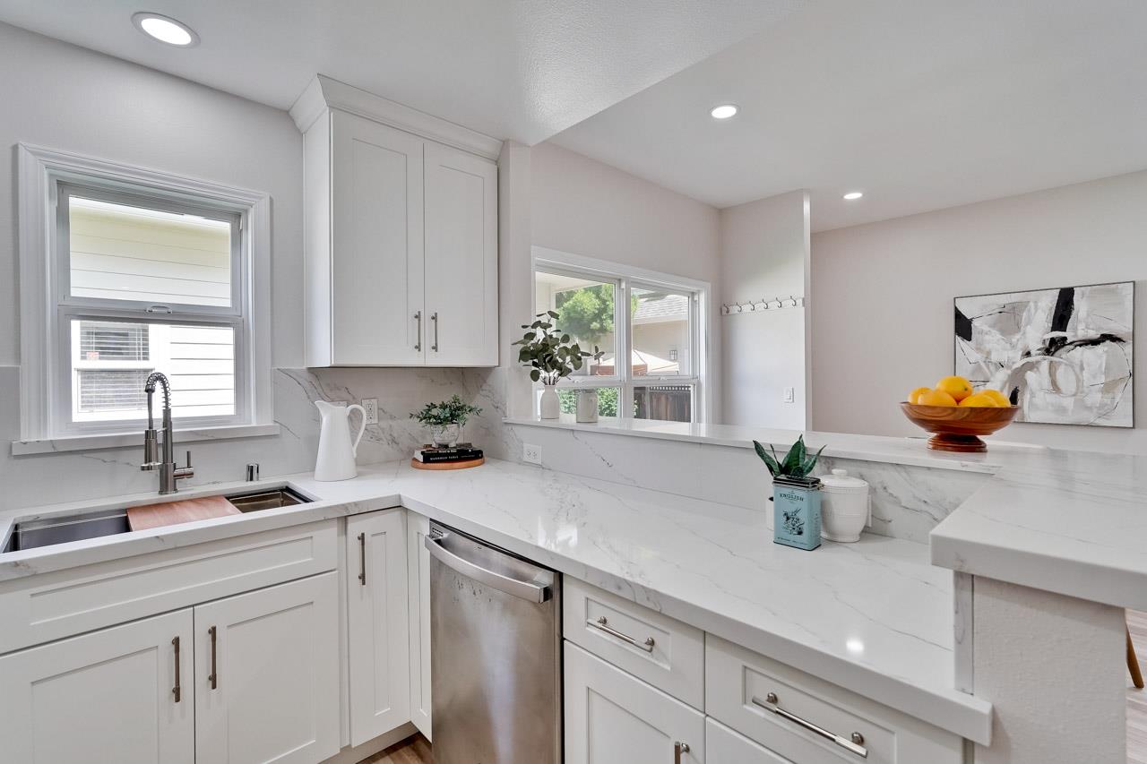 Detail Gallery Image 8 of 48 For 773 Bryn Mawr Ct #51,  Mountain View,  CA 94043 - 2 Beds | 2 Baths