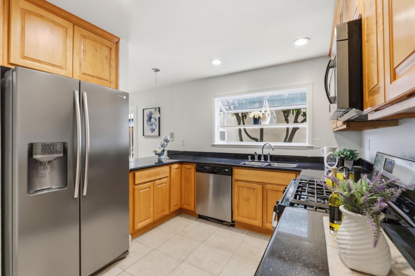 Detail Gallery Image 13 of 36 For 2051 Edgegate Dr, San Jose,  CA 95122 - 4 Beds | 2 Baths