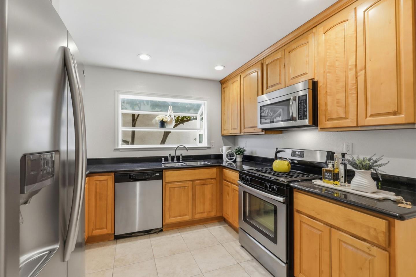 Detail Gallery Image 14 of 36 For 2051 Edgegate Dr, San Jose,  CA 95122 - 4 Beds | 2 Baths