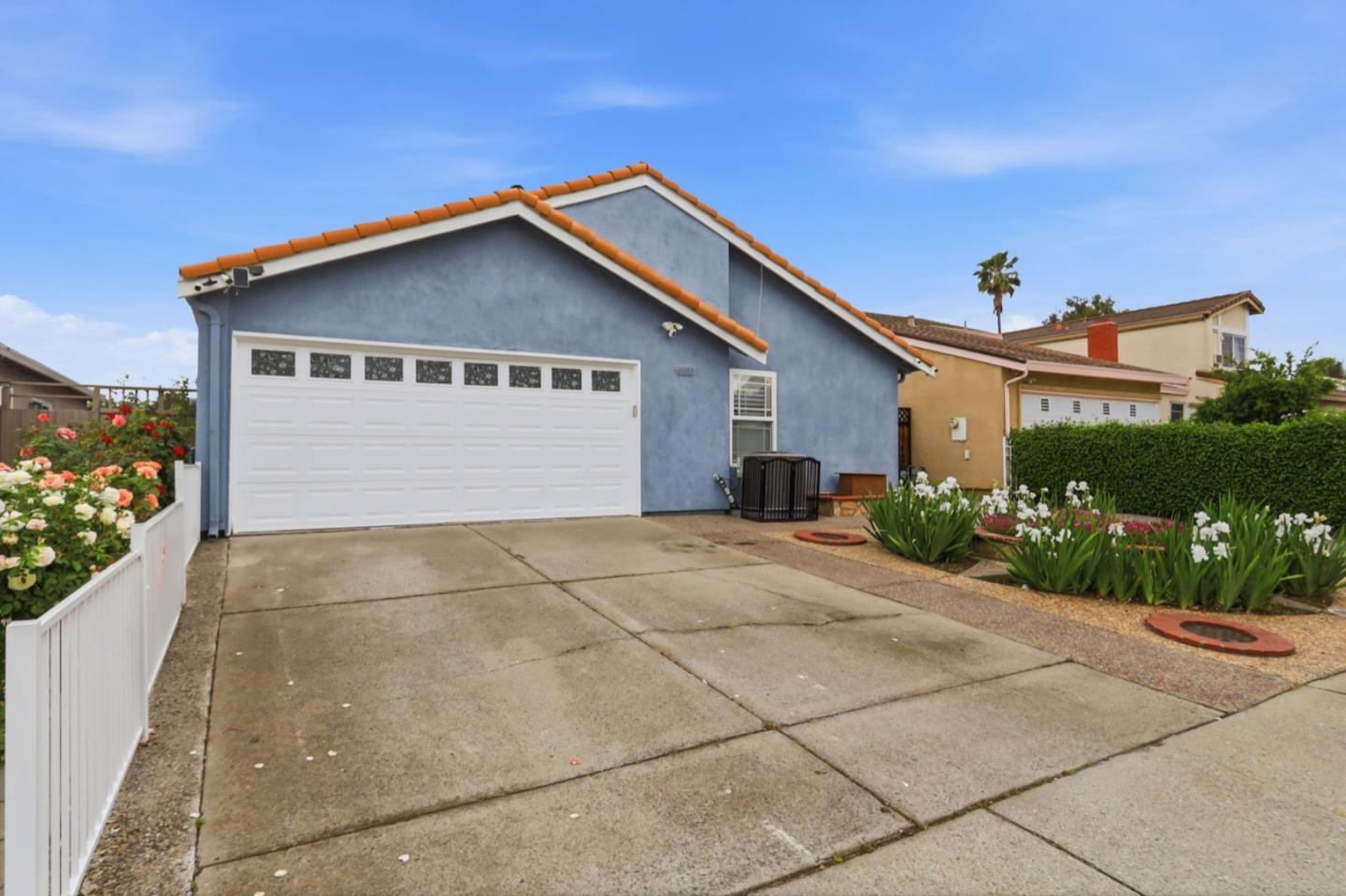 Detail Gallery Image 2 of 36 For 2051 Edgegate Dr, San Jose,  CA 95122 - 4 Beds | 2 Baths