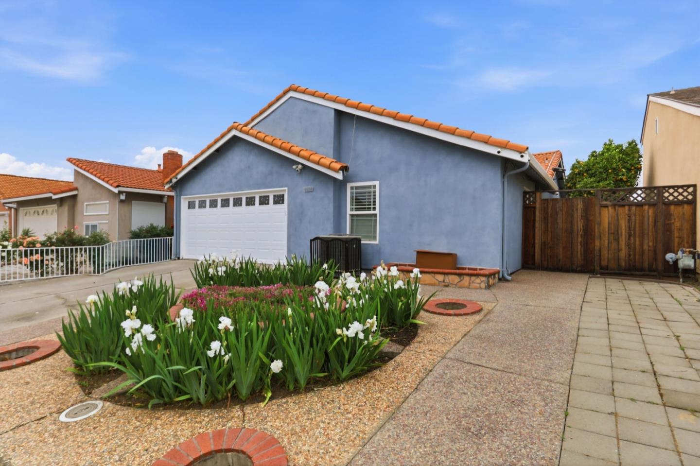 Detail Gallery Image 3 of 36 For 2051 Edgegate Dr, San Jose,  CA 95122 - 4 Beds | 2 Baths