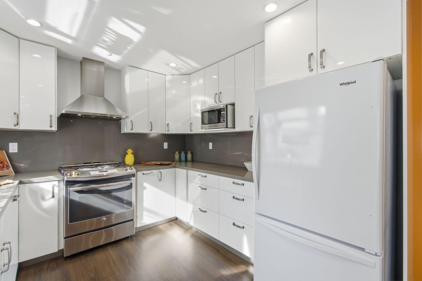 Detail Gallery Image 11 of 43 For 114 Williams Ln, Foster City,  CA 94404 - 3 Beds | 2/1 Baths