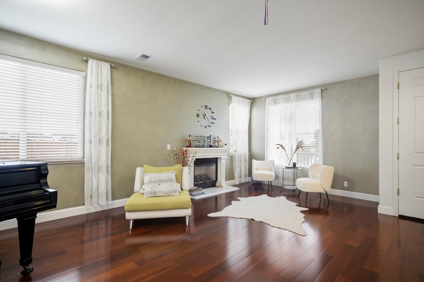 Detail Gallery Image 4 of 30 For 4455 Ocean Heights Ct, Seaside,  CA 93955 - 4 Beds | 3 Baths