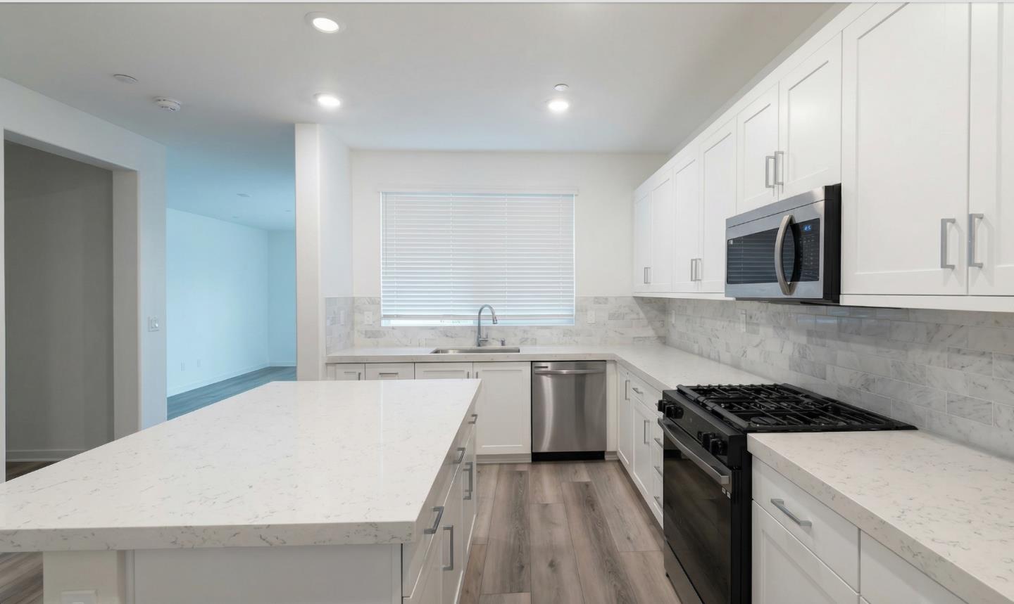 Detail Gallery Image 2 of 6 For 1509 Painted Cave Ave, Chula Vista,  CA 91913 - 4 Beds | 3 Baths