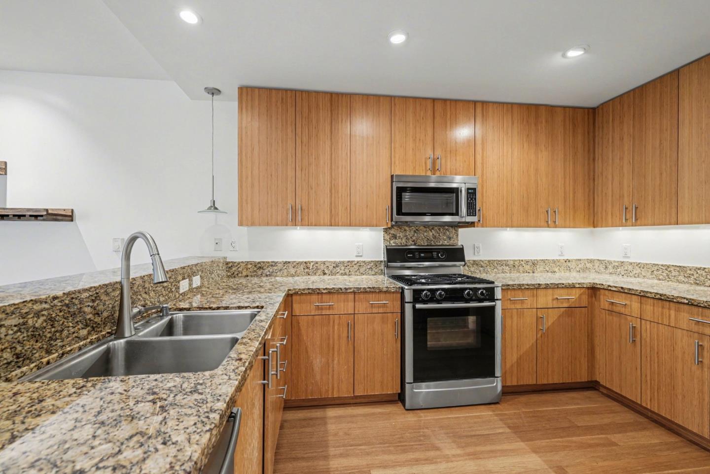 Detail Gallery Image 10 of 21 For 235 Berry St #316,  San Francisco,  CA 94158 - 2 Beds | 2/1 Baths