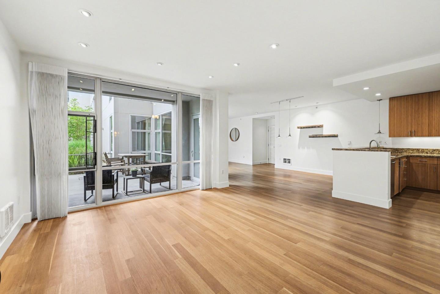 Detail Gallery Image 12 of 21 For 235 Berry St #316,  San Francisco,  CA 94158 - 2 Beds | 2/1 Baths