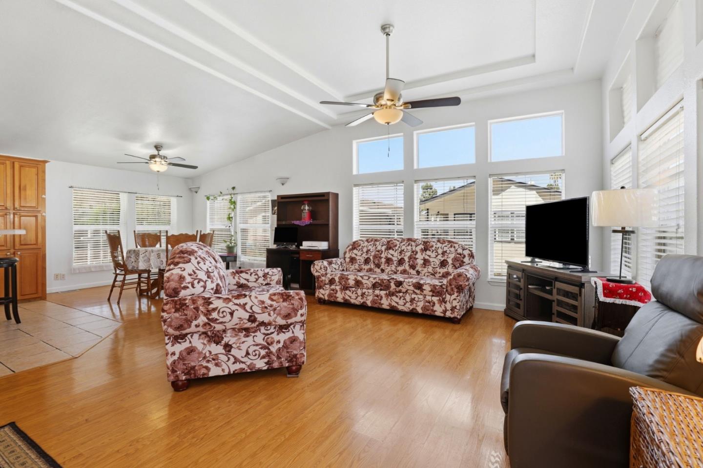 Detail Gallery Image 2 of 27 For 500 W 10th St #119,  Gilroy,  CA 95020 - 3 Beds | 2 Baths