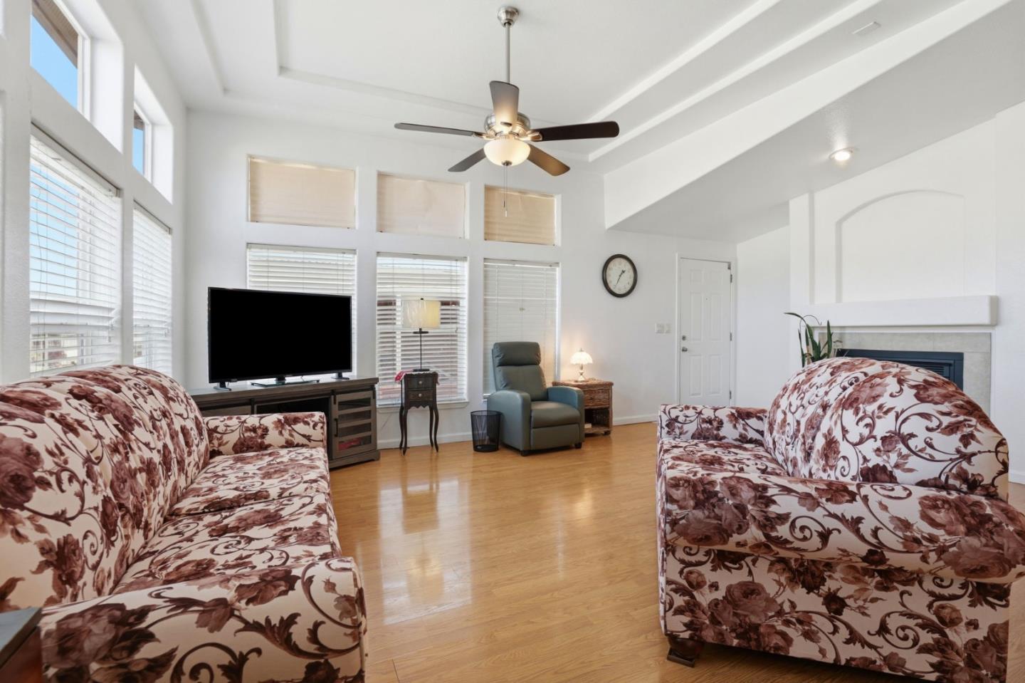 Detail Gallery Image 3 of 27 For 500 W 10th St #119,  Gilroy,  CA 95020 - 3 Beds | 2 Baths