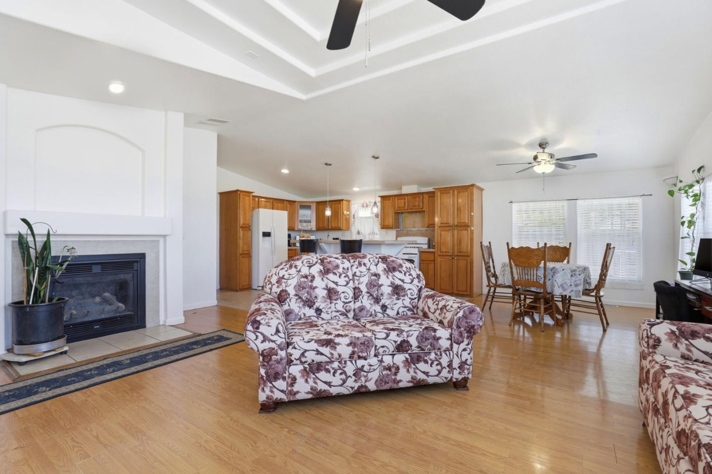 Detail Gallery Image 4 of 27 For 500 W 10th St #119,  Gilroy,  CA 95020 - 3 Beds | 2 Baths