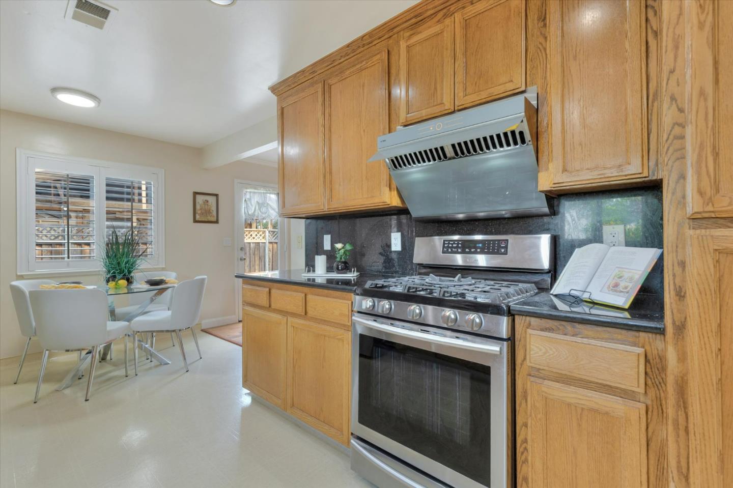 Detail Gallery Image 11 of 25 For 4908 Caroline Way, San Jose,  CA 95124 - 3 Beds | 2 Baths