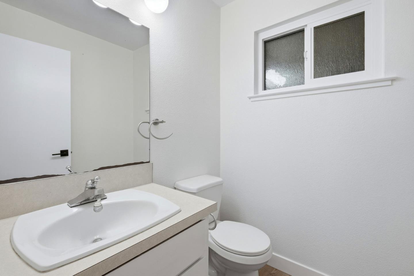 Detail Gallery Image 33 of 47 For 4 Bluehill Ct, Scotts Valley,  CA 95066 - 3 Beds | 2/1 Baths