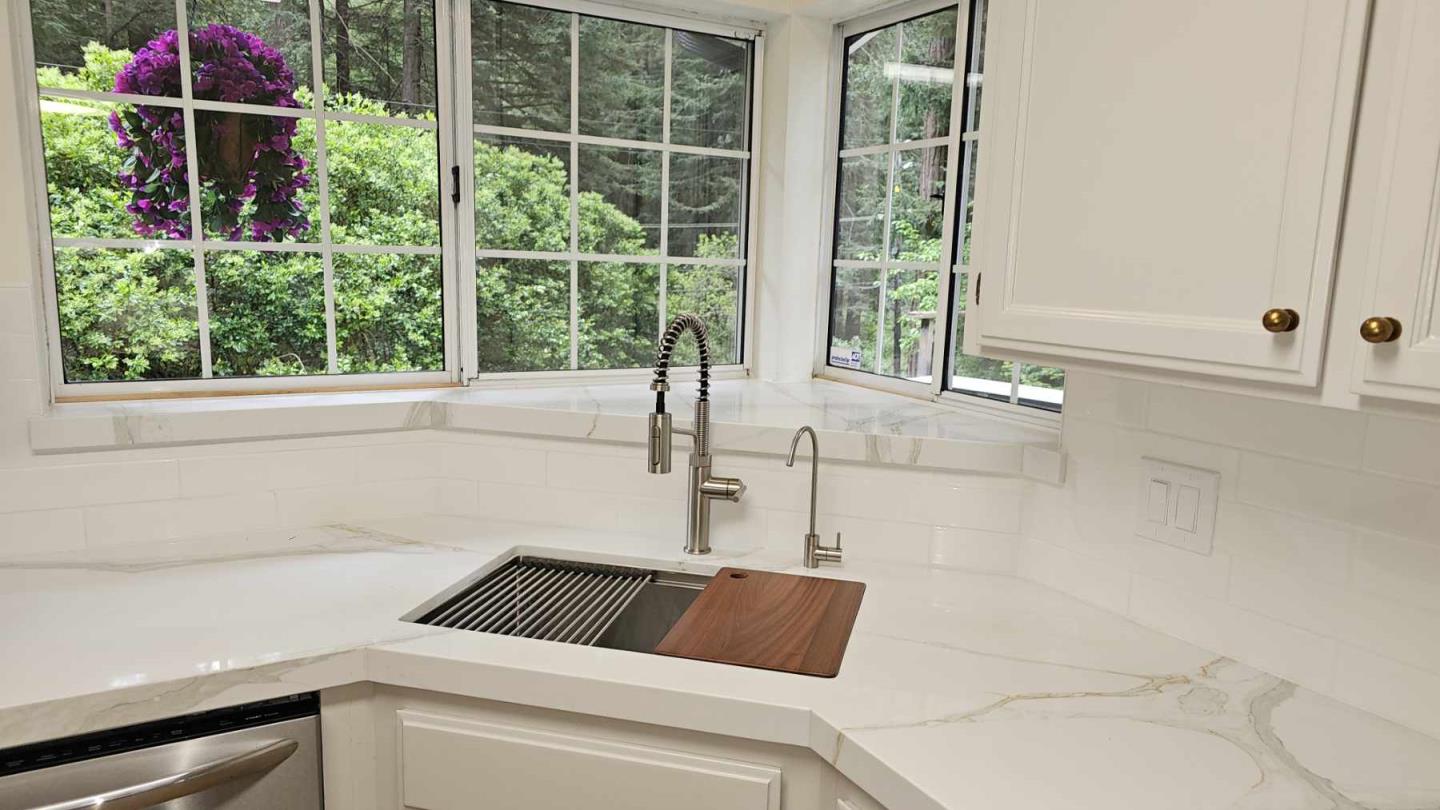 Detail Gallery Image 4 of 39 For 105 William Way, Felton,  CA 95018 - 3 Beds | 2/1 Baths