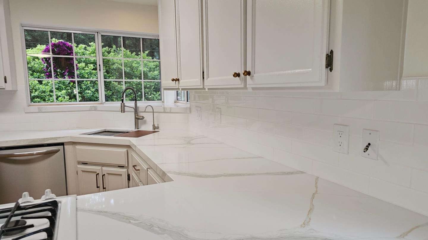 Detail Gallery Image 5 of 39 For 105 William Way, Felton,  CA 95018 - 3 Beds | 2/1 Baths