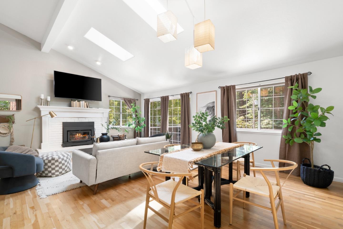 Detail Gallery Image 9 of 39 For 105 William Way, Felton,  CA 95018 - 3 Beds | 2/1 Baths