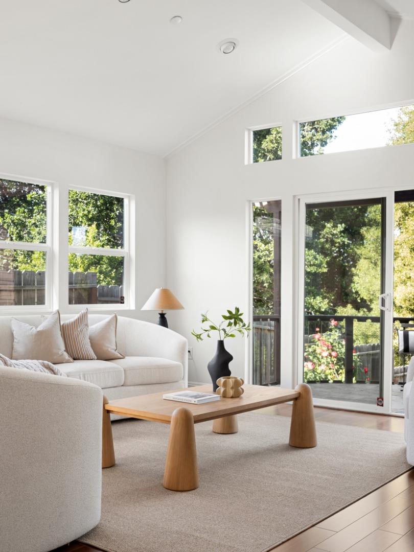 Detail Gallery Image 12 of 33 For 345 Laurel St, San Carlos,  CA 94070 - 4 Beds | 3 Baths