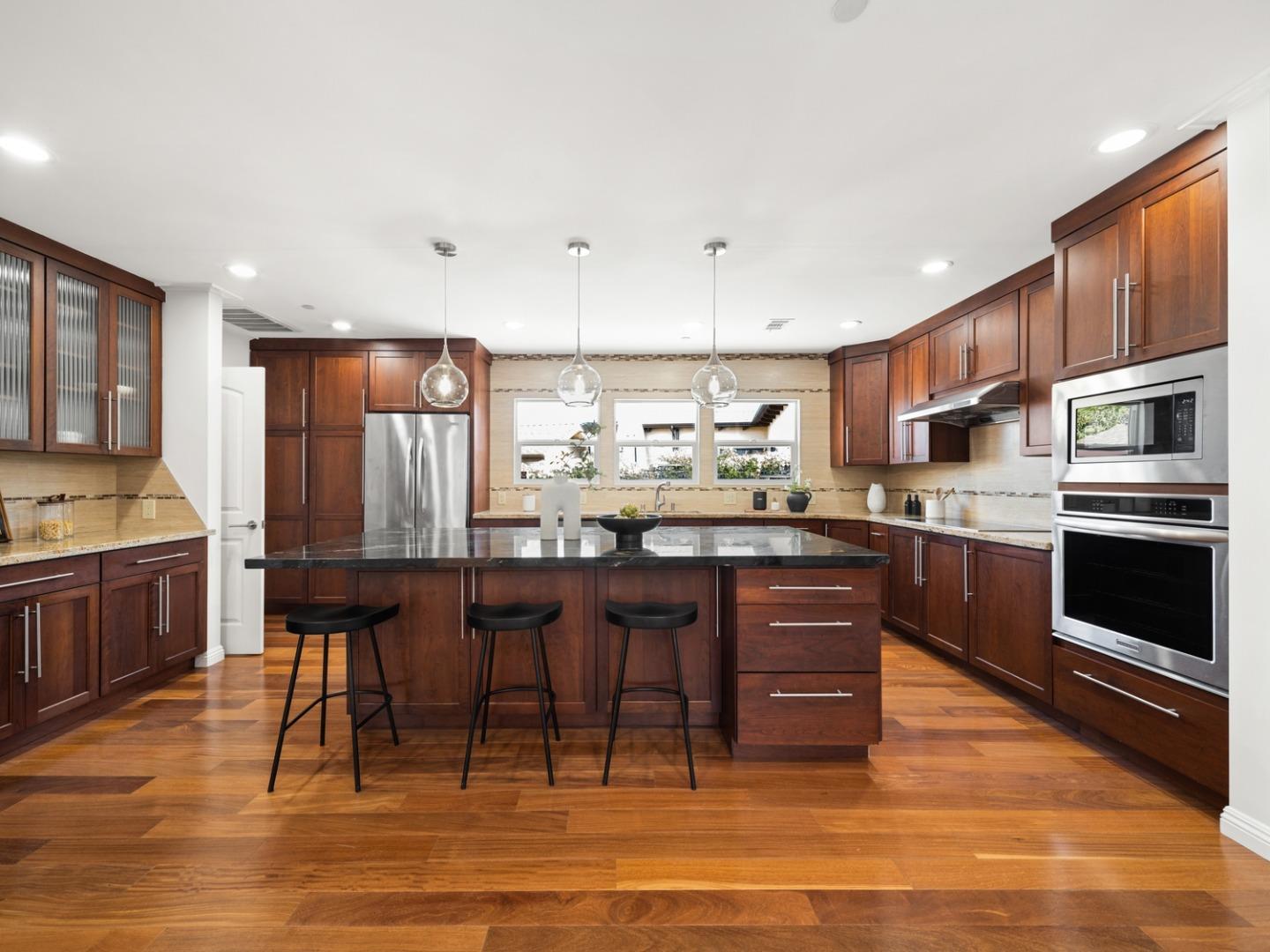 Detail Gallery Image 13 of 33 For 345 Laurel St, San Carlos,  CA 94070 - 4 Beds | 3 Baths