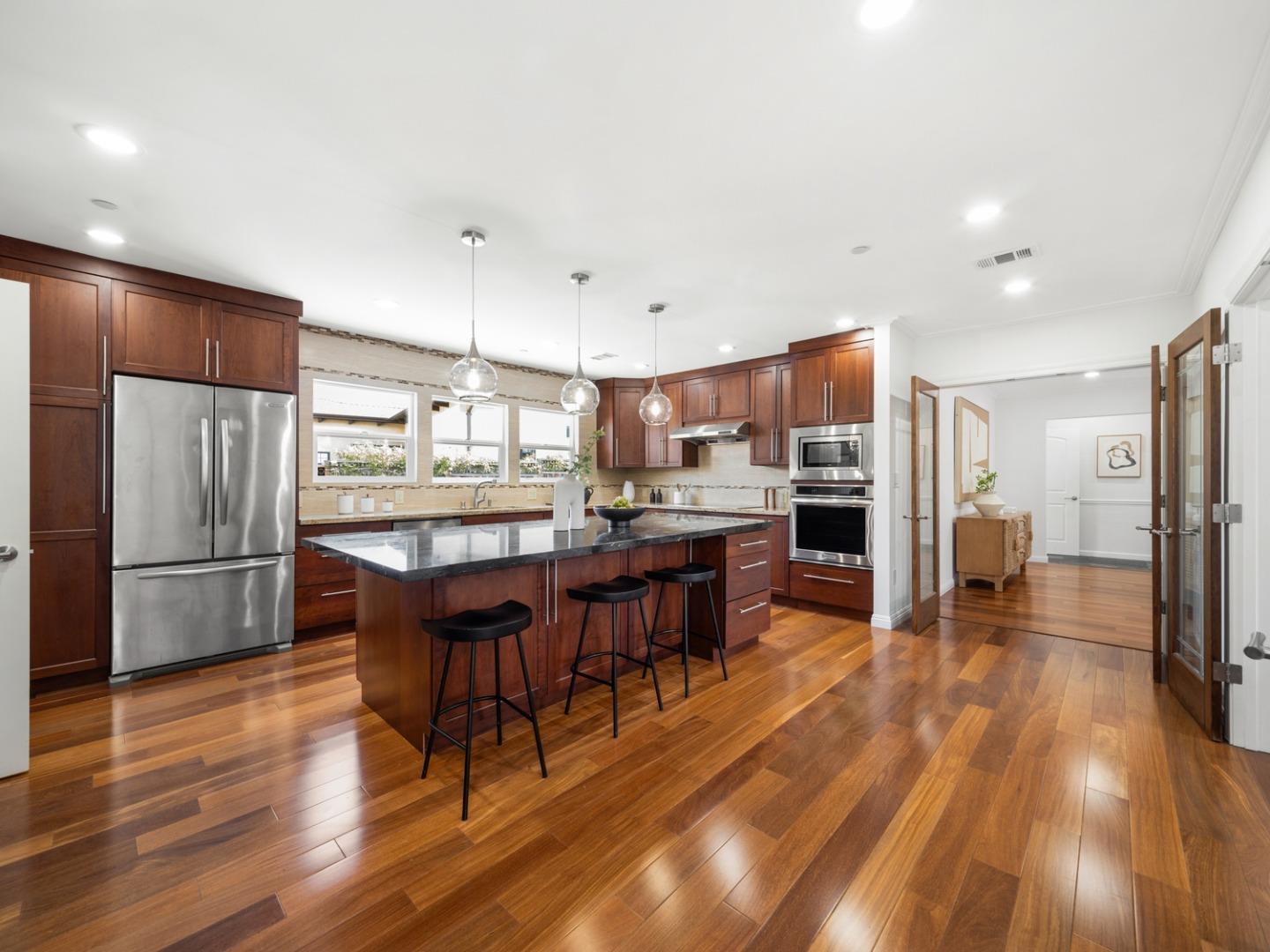 Detail Gallery Image 15 of 33 For 345 Laurel St, San Carlos,  CA 94070 - 4 Beds | 3 Baths