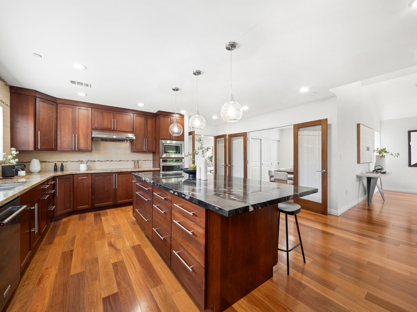 Detail Gallery Image 16 of 33 For 345 Laurel St, San Carlos,  CA 94070 - 4 Beds | 3 Baths