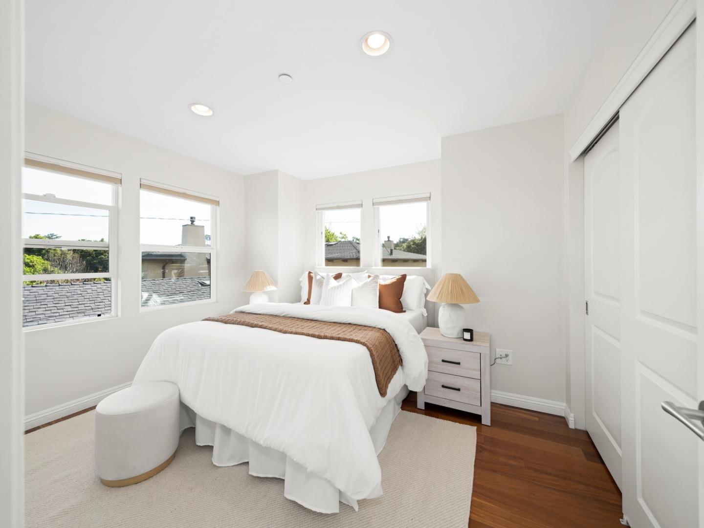 Detail Gallery Image 22 of 33 For 345 Laurel St, San Carlos,  CA 94070 - 4 Beds | 3 Baths